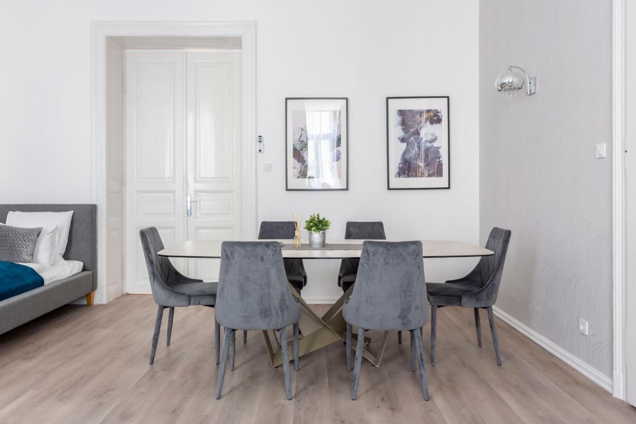 Exclusive Downtown Apartment In The Heart Of Будапеща Екстериор снимка