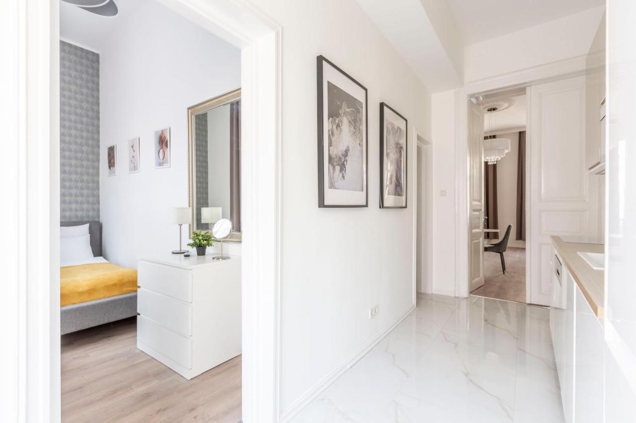Exclusive Downtown Apartment In The Heart Of Будапеща Екстериор снимка