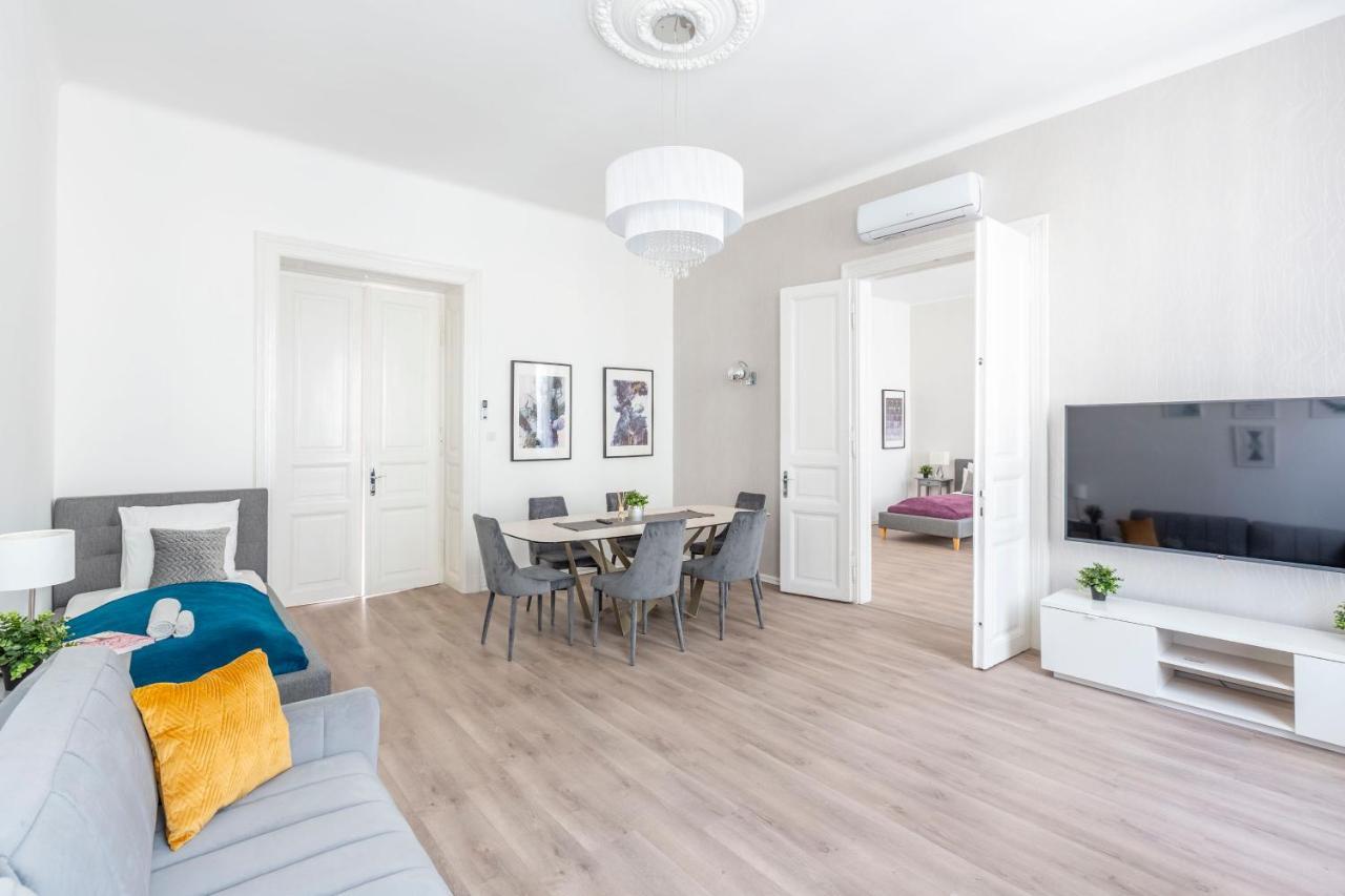 Exclusive Downtown Apartment In The Heart Of Будапеща Екстериор снимка