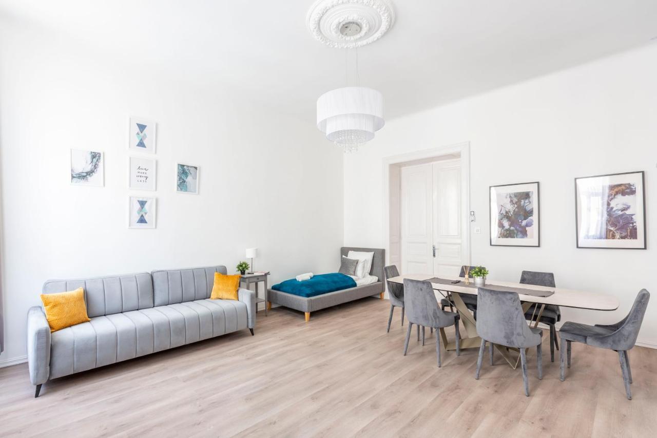 Exclusive Downtown Apartment In The Heart Of Будапеща Екстериор снимка